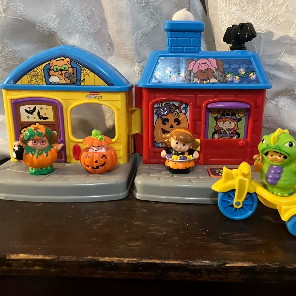 Fisher-Price Spooky Playhouse Adventure Set